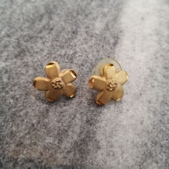 Vintage Little Flower Stud Post Earrings, Gold Tone, Simple, Small, Estate - Picture 1 of 4